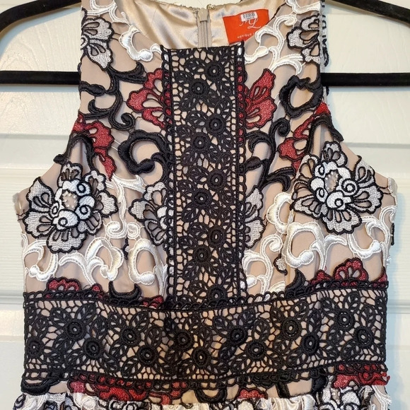 Ml Monique Lhuillier Gown - Picture 4 of 13